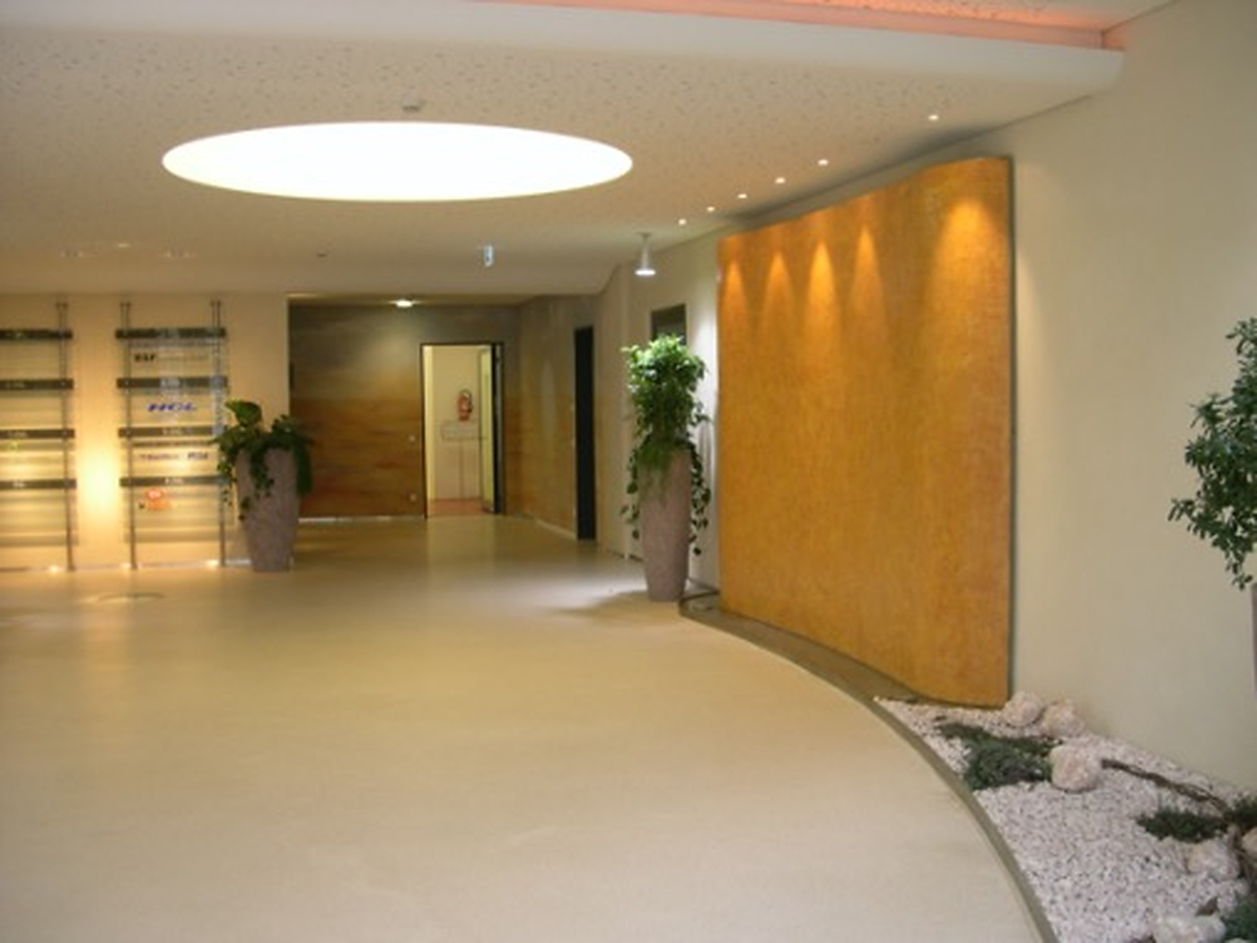 Eingang innen, Foyer — Nachher